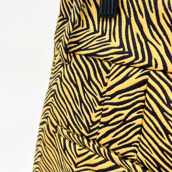 🦓 Animal Print Blazer & Shorts 🦓 - Picture 4 of 8